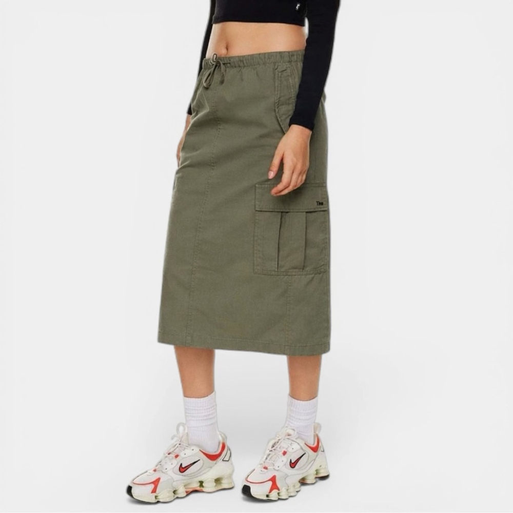 Aritzia TNA Demand Cargo Olive Skirt, Midi Casual Streetwear, Sz L